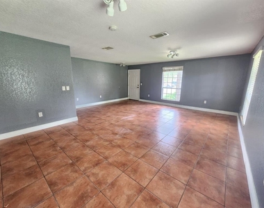 416 Banyon Tree Circle - Photo Thumbnail 14