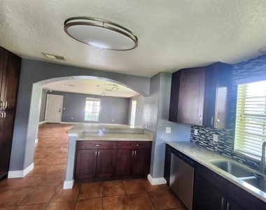 416 Banyon Tree Circle - Photo Thumbnail 6