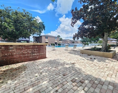 416 Banyon Tree Circle - Photo Thumbnail 28