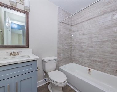 2540 Woodgate Boulevard - Photo Thumbnail 5