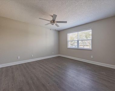 2540 Woodgate Boulevard - Photo Thumbnail 6