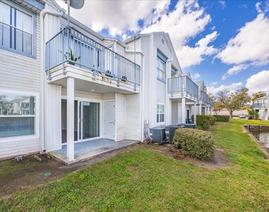 2540 Woodgate Boulevard - Photo Thumbnail 9