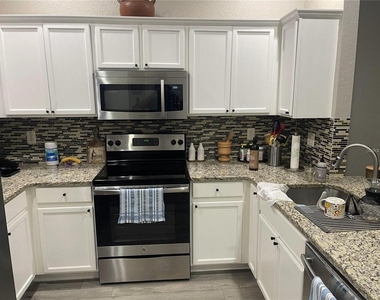 3016 Ashland Lane S - Photo Thumbnail 7
