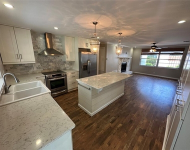 610 Iris Street - Photo Thumbnail 11