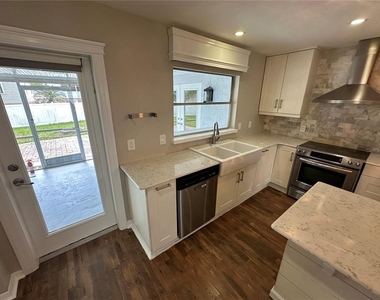 610 Iris Street - Photo Thumbnail 9