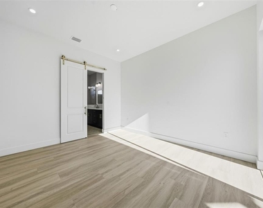 1605 Bryn Mawr Street - Photo Thumbnail 18