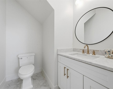 1605 Bryn Mawr Street - Photo Thumbnail 13