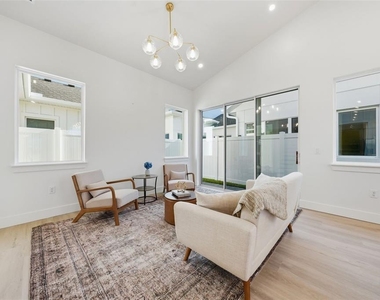 1605 Bryn Mawr Street - Photo Thumbnail 6