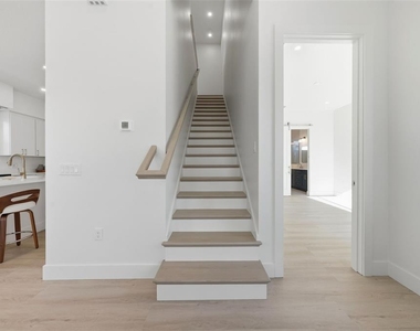 1605 Bryn Mawr Street - Photo Thumbnail 26