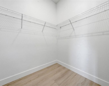 1605 Bryn Mawr Street - Photo Thumbnail 24