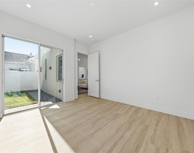 1605 Bryn Mawr Street - Photo Thumbnail 19