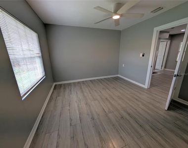 6805 N Navin Avenue - Photo Thumbnail 13