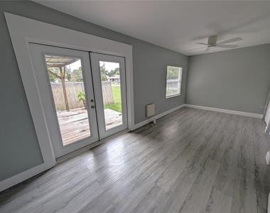6805 N Navin Avenue - Photo Thumbnail 17