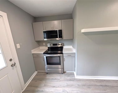 6805 N Navin Avenue - Photo Thumbnail 10