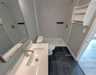 6805 N Navin Avenue - Photo Thumbnail 15