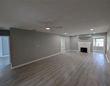 6805 N Navin Avenue - Photo Thumbnail 5