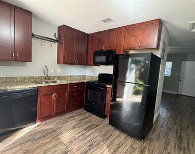 509 Varsity Street - Photo Thumbnail 3