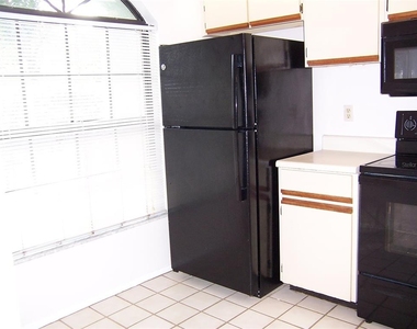 25204 Northlake Drive - Photo Thumbnail 10