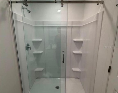 937 Phoenix Street - Photo Thumbnail 6