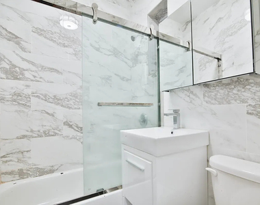 210 East 38th Street - Photo Thumbnail 4