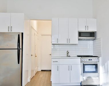 210 East 38th Street - Photo Thumbnail 3