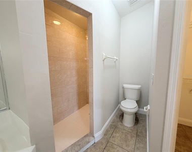 1828 Lacy Lane - Photo Thumbnail 12