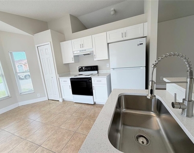 1828 Lacy Lane - Photo Thumbnail 3