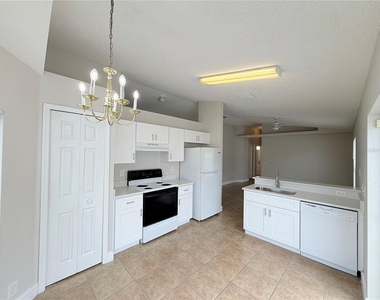 1828 Lacy Lane - Photo Thumbnail 2