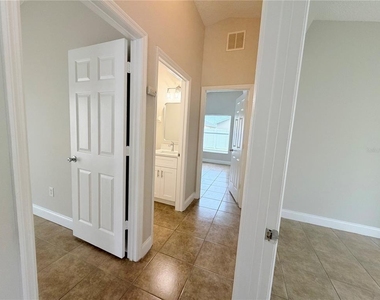 1828 Lacy Lane - Photo Thumbnail 8