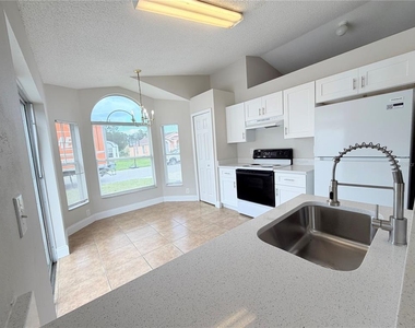 1828 Lacy Lane - Photo Thumbnail 4