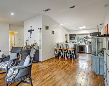 700 Sunbury Drive - Photo Thumbnail 5