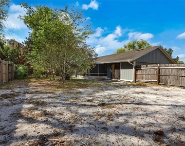 700 Sunbury Drive - Photo Thumbnail 30