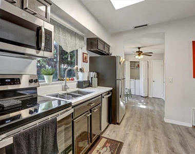700 Sunbury Drive - Photo Thumbnail 13