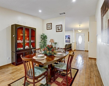 700 Sunbury Drive - Photo Thumbnail 9