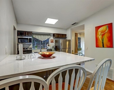 700 Sunbury Drive - Photo Thumbnail 11
