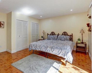 700 Sunbury Drive - Photo Thumbnail 21