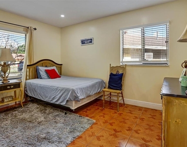 700 Sunbury Drive - Photo Thumbnail 17