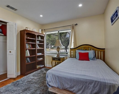700 Sunbury Drive - Photo Thumbnail 16