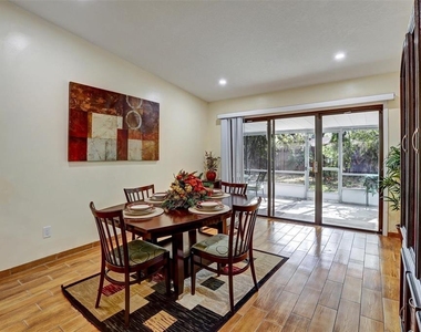 700 Sunbury Drive - Photo Thumbnail 8