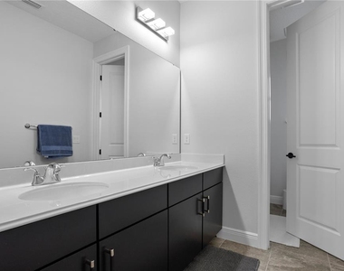 8204 Topsail Place - Photo Thumbnail 45