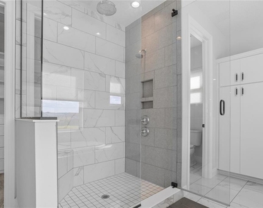 8204 Topsail Place - Photo Thumbnail 36
