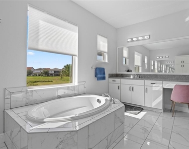 8204 Topsail Place - Photo Thumbnail 39