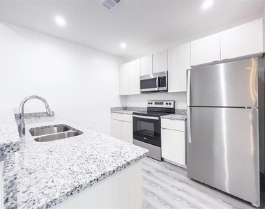 5230 Eggleston Avenue - Photo Thumbnail 3