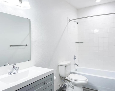 5230 Eggleston Avenue - Photo Thumbnail 5