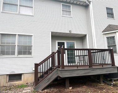 7813 Cross Creek Circle - Photo Thumbnail 32
