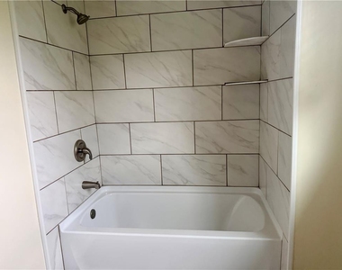 7813 Cross Creek Circle - Photo Thumbnail 19
