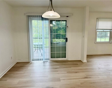 7813 Cross Creek Circle - Photo Thumbnail 11