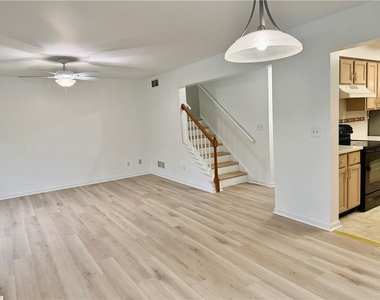 7813 Cross Creek Circle - Photo Thumbnail 9