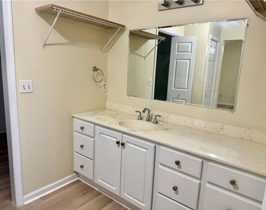 7813 Cross Creek Circle - Photo Thumbnail 21