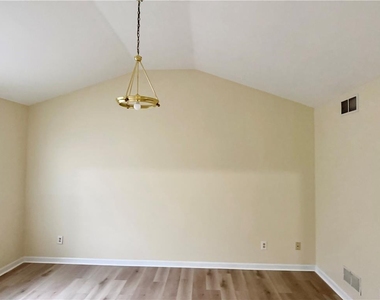 7813 Cross Creek Circle - Photo Thumbnail 25